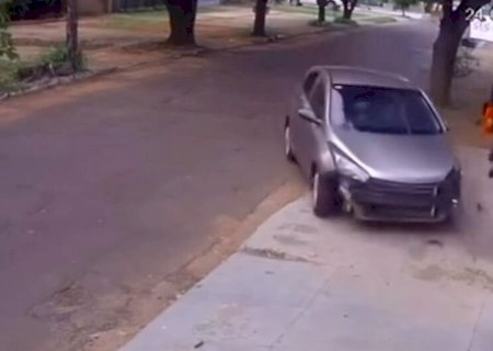 Condutor perde controle de veículo HB20 e quase atropela pedestre em Campo Grande (vídeo)