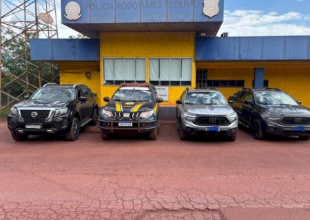Três homens são presos transportando veículos roubados para Corumbá