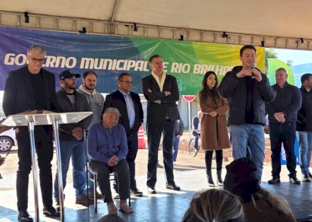 Prefeito Lucas Foroni assina ordem de serviço para construção de Praça Pública Interativa no bairro Planalto