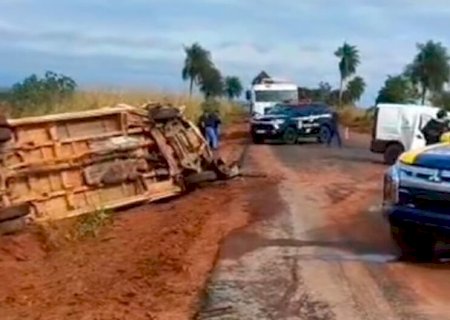 Acidente entre ônibus e van deixa uma pessoa morta e três feridos em MS