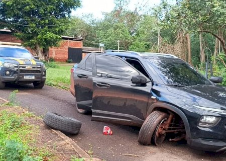 Motorista tenta fugir e acaba preso com veículo carregado com maconha