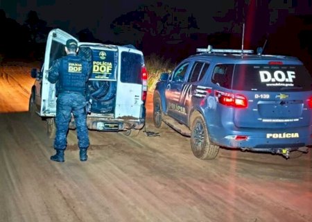 Veículo é apreendido carregado com pneus contrabandeados