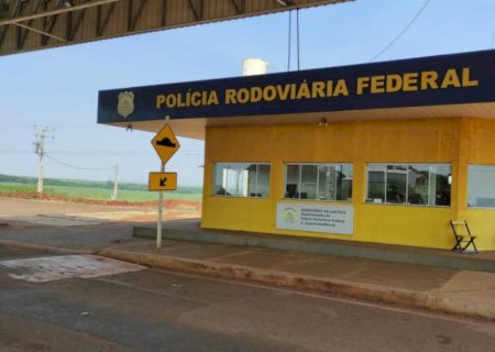 PRF encontra cocaína preso ao corpo de passageira na BR-463