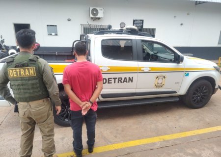Motorista de aplicativo com mandado de prisão é preso após ser localizado por monitoramento viário