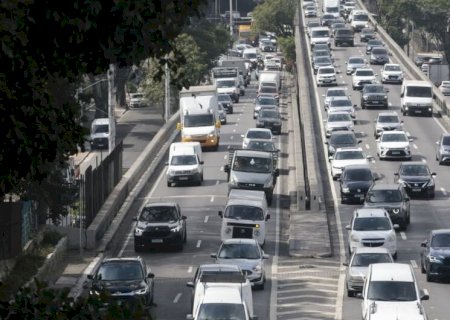 Paralisação de trens causa congestionamento nas ruas de SP
