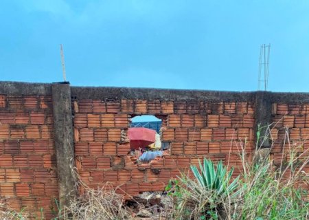 Ladrões rompem muro, arrombam oficina e furtam equipamentos e combustível em Dourados