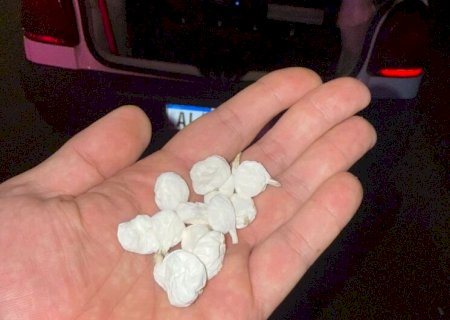 Homem tenta fugir da Guarda e é preso com papelotes de cocaína