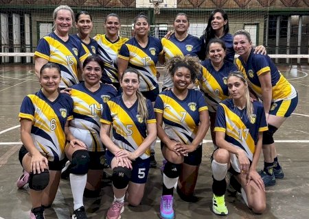 Prefeitura reforça incentivo ao esporte e apoia torneio de vôlei feminino em distrito