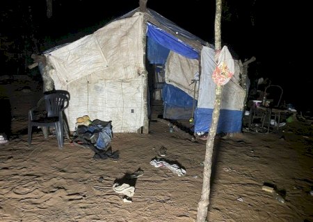 Homem invade residência, mata bebê de 5 meses com foice e deixa mulher ferida