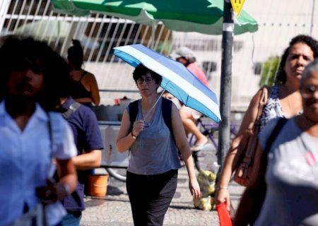 Salário mínimo deverá subir para R$ 1.741 em 2027