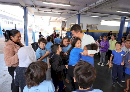 Prefeito vistoria obras de novas salas de aula na Escola Maria Conceição Angélica