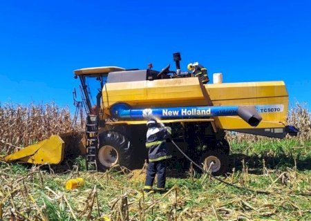 Bombeiros controlam princípio de fogo em maquinário agrícola em fazenda de Caarapó