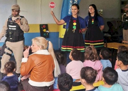 Prefeitura leva educação para o trânsito de forma lúdica a Centro de Educação Infantil