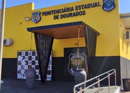 Agente encontra drogas em caixa de luvas deixada por detento na PED