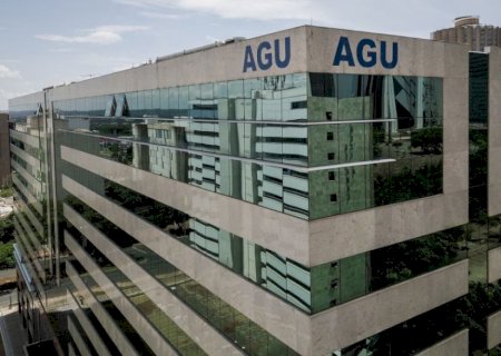 AGU pede suspensão imediata do afastamento de diretor-geral da PF