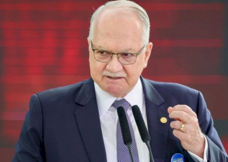Fachin dá 5 dias para Mendonça e Gonet responderem acusação de Moraes