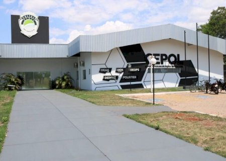Homem é preso após passar dias se masturbando em veículo próximo a escola
