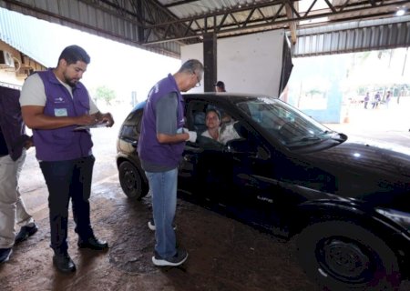 Prefeitura imuniza mais de 1,5 mil animais em drive-thru de vacinação antirrábica