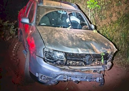 Veículo furtado é localizado após acidente na MS-427 e polícia prende suspeito e receptadora
