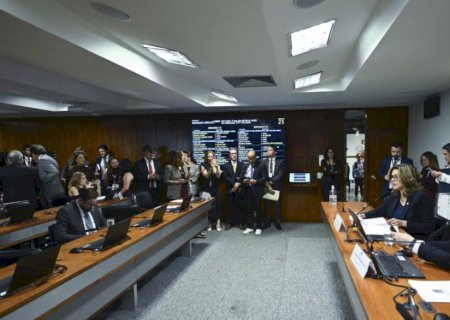 Comissão aprova MP da taxa das blusinhas: texto segue a plenários