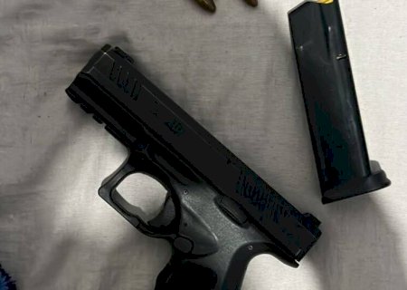 Mulher é presa com pistola e 11 munições durante operação
