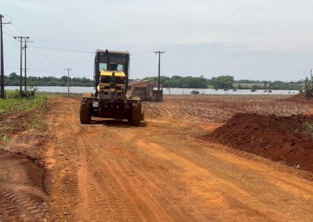 Prefeitura de Itaporã intensifica recuperação de estradas vicinais no distrito de Santa Terezinha