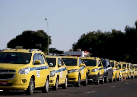 Governo autoriza contrato de R$ 30 bi para motoristas de aplicativos